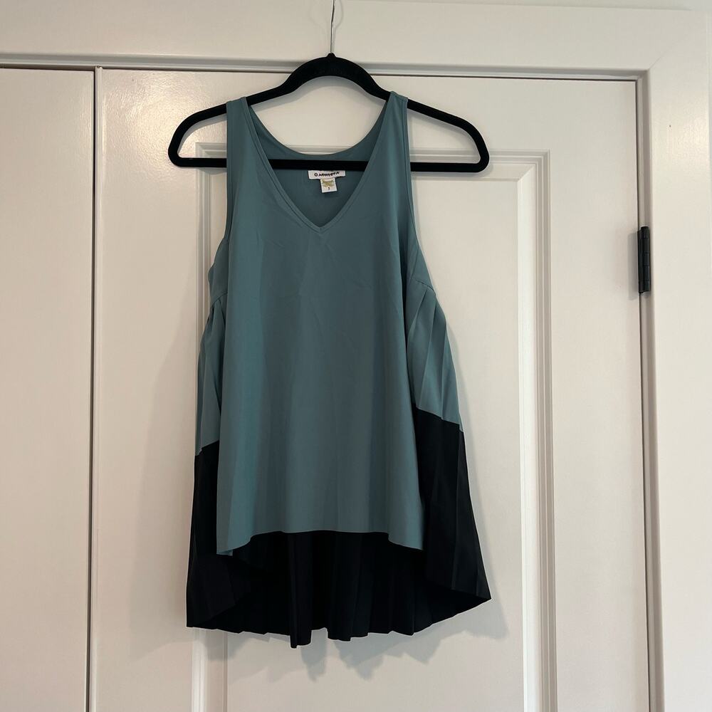 Athleta Women's Tank Top Pleated‎ Back Teal and Black Size Small
